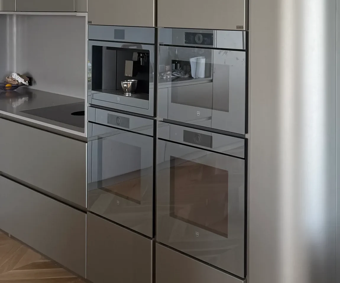 Integrated coffee machine and wall ovens in a Fine Touch Group apartment kitchen