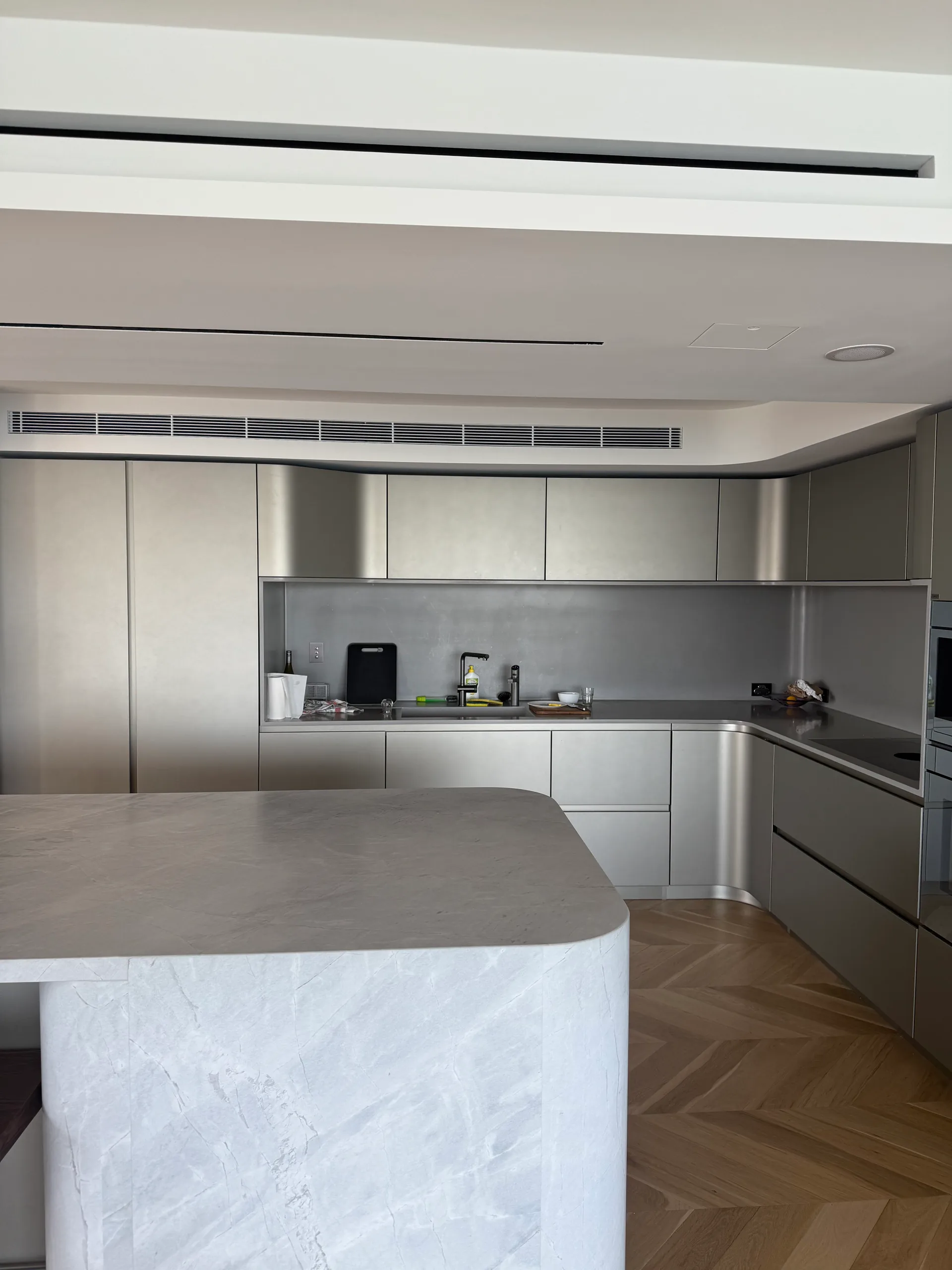 Metallic sink bench area