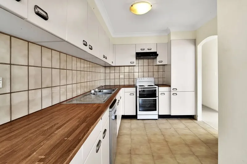 Kitchen before renovation full view