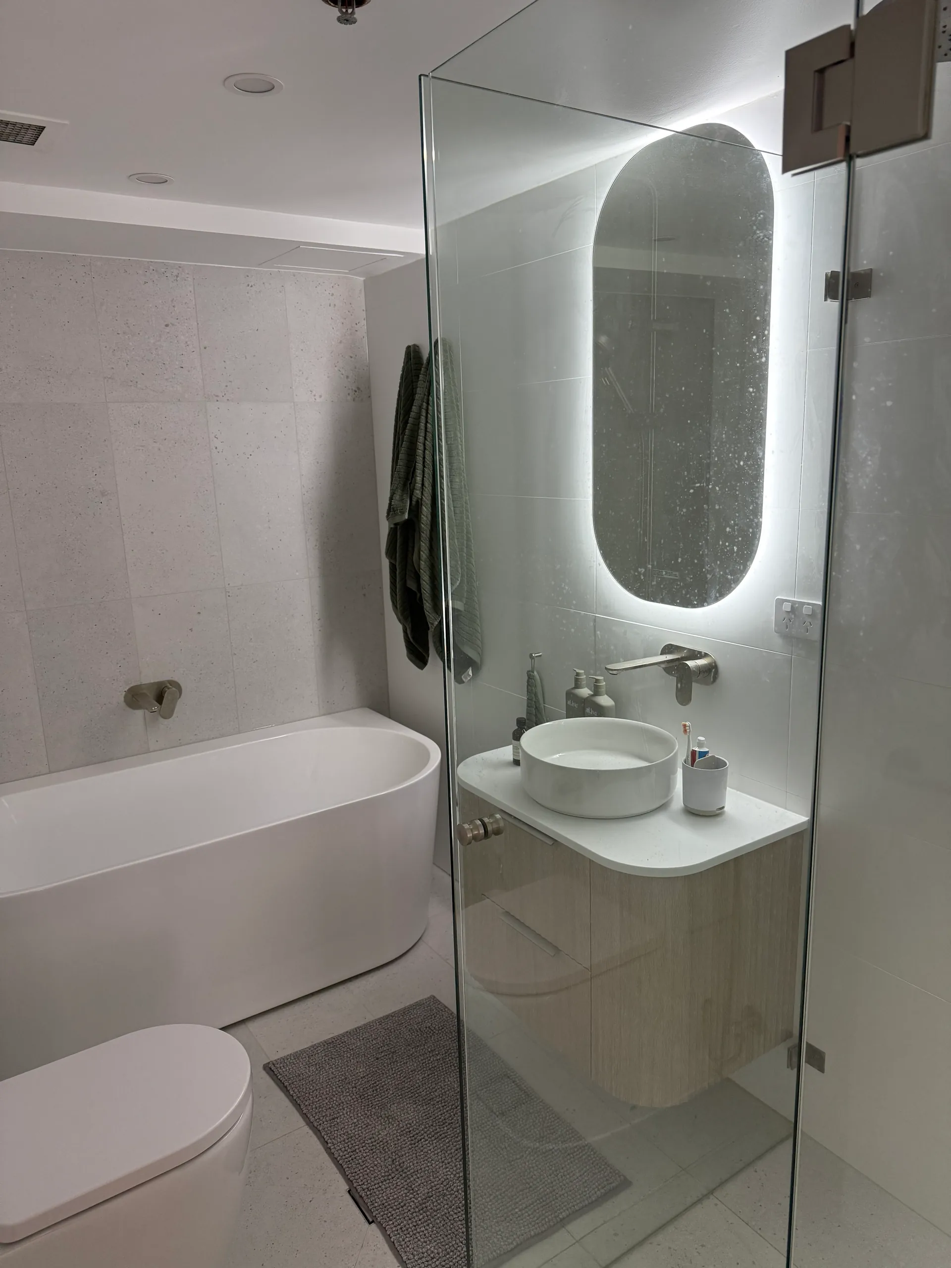 Bath and shower wet area