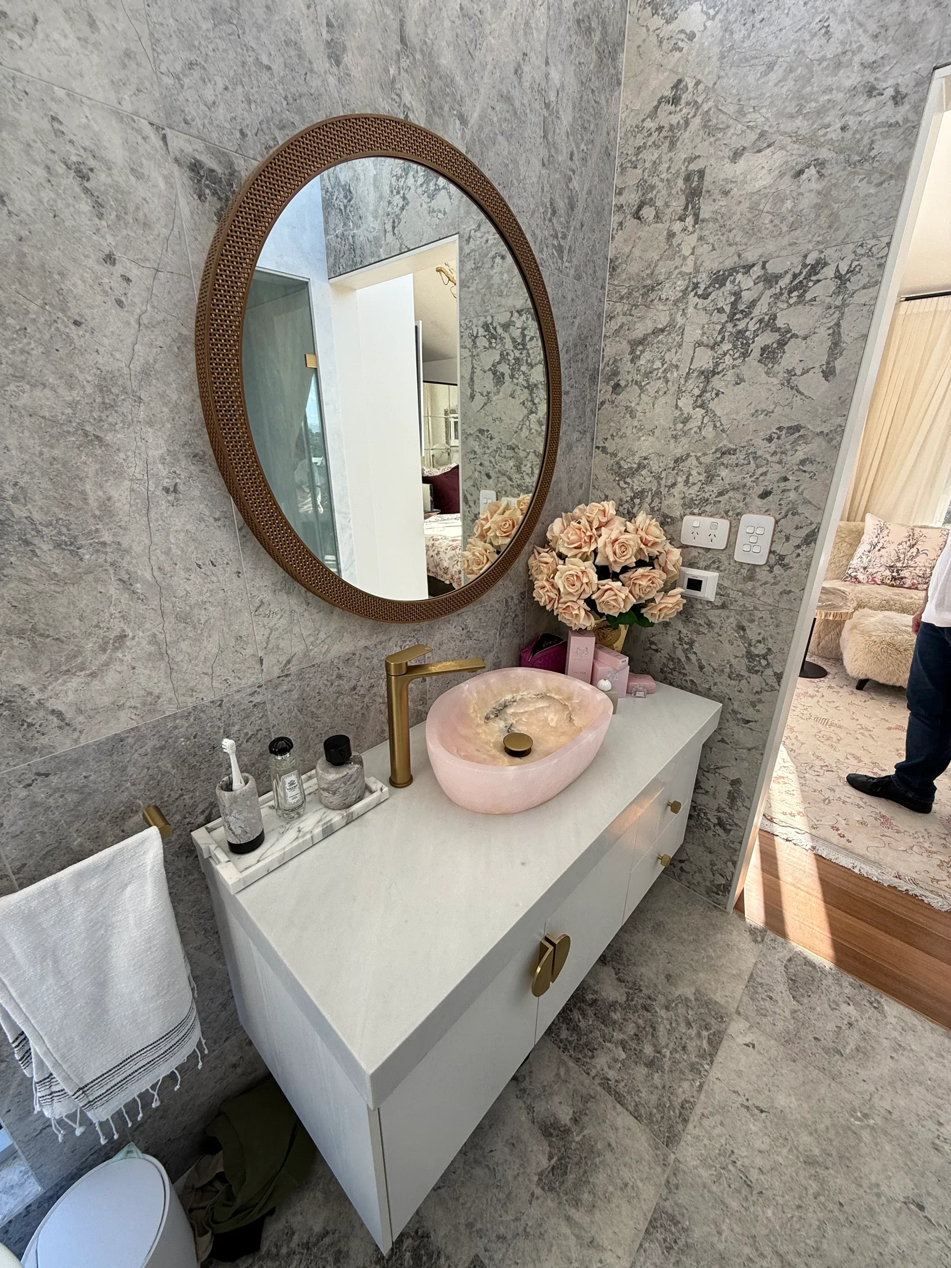Round mirror above vanity